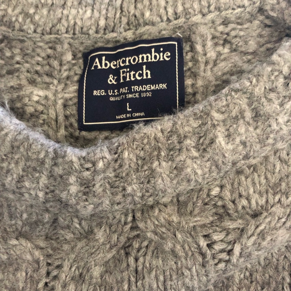 Abercrombie & Fitch woman’s Heather Gray Crewneck Sweater